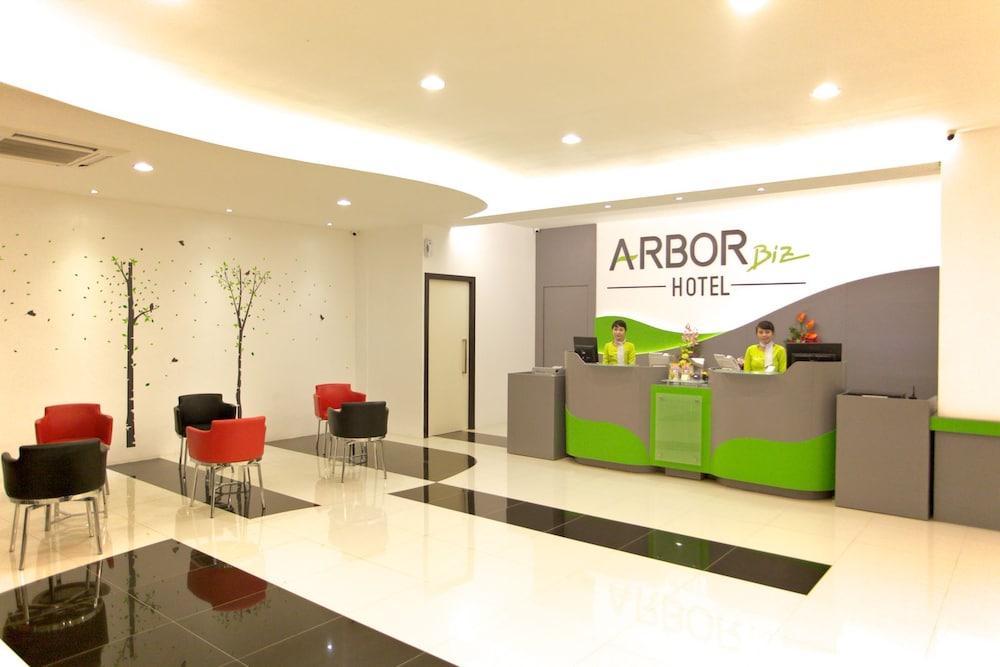Arbor Biz Hotel Makassar Exterior photo